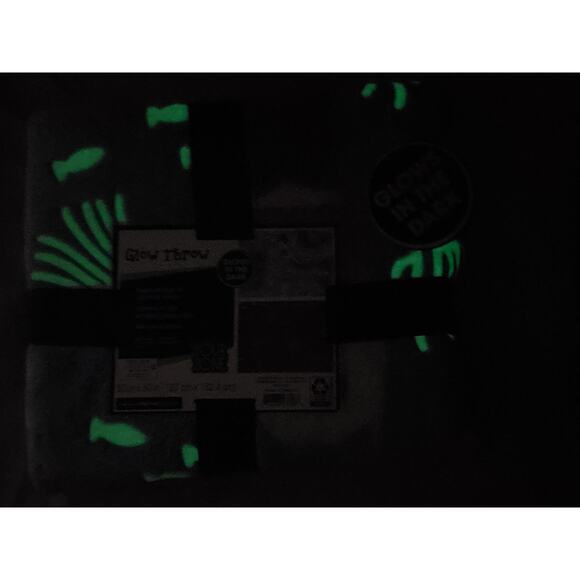 Your Zone Glow in the Dark Soft Ocean Mermaid 50" x 60" Large Warm Throw Blanket - Picture 5 of 7